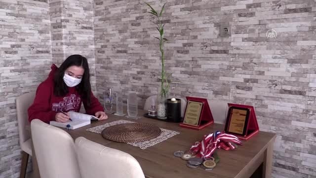 Koronavirüs nedeniyle online düzenlenen matematik olimpiyatında gümüş madalya kazandı
