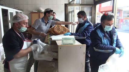 Ahlat’ta yaşlıların Ramazan pidesi ve hurması belediyeden