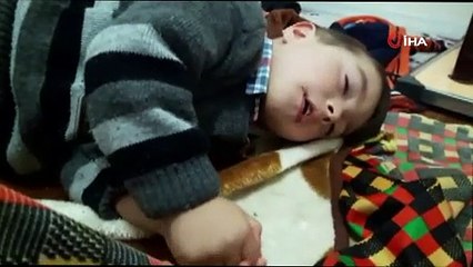 Sahurda çocuğun uykuyla imtihanı gülümsetti