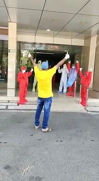 खजराना टीआई ने कोरोना को हराया, अस्पताल से हुए डिस्चार्ज, मेडिकल टीम को दिया धन्यवाद