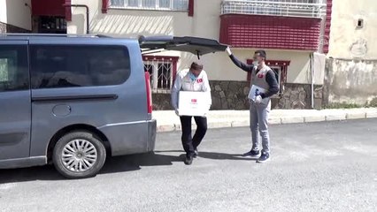 Sadakataşı Derneği yardımlarını sürdürüyor