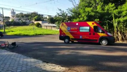 Ciclista de 16 anos fica ferido em colisão com carro no Centro