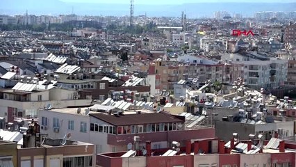 ANTALYA Sokağa çıkamayan çocuklar çatıda uçurtma uçurdu