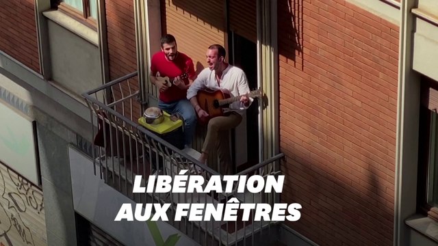 Les Italiens chantent Bella Ciao aux fenêtres pour fêter la Libération