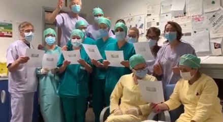 Sağlıkçılar "Çav Bella" söyledi