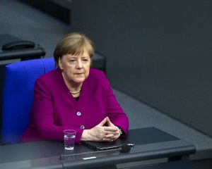 Almanya Başbakanı Merkel, makam aracı olarak Volkswagen Transporter tercih etti