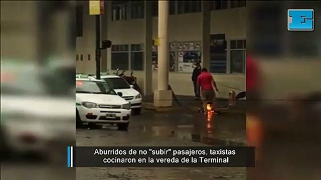 Cansados de esperar pasajeros, taxistas de La Plata cocinaron al disco en la vereda de la Terminal