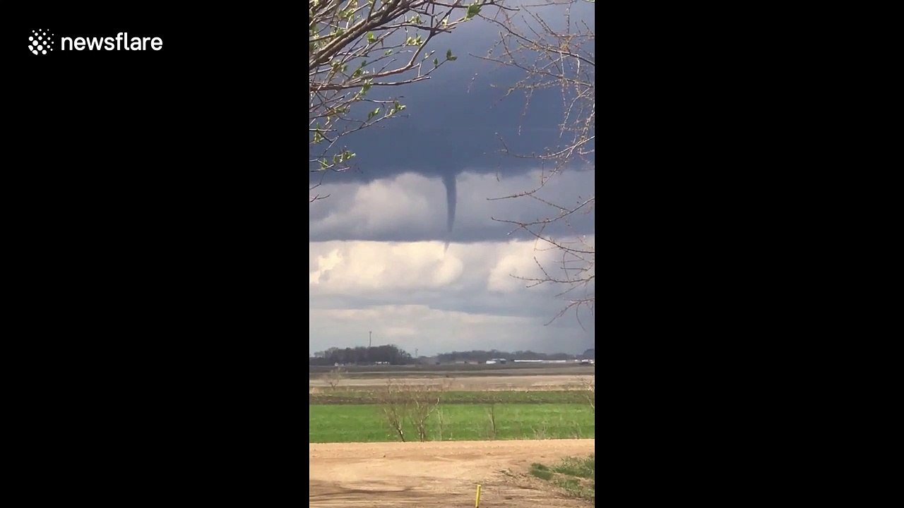Impressive funnel cloud caught on camera in South Dakota