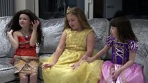 Sophia, Isabella e Alice Vestidas de Princesas Disney -  Rapunzel - Belle e Moana Parte 1