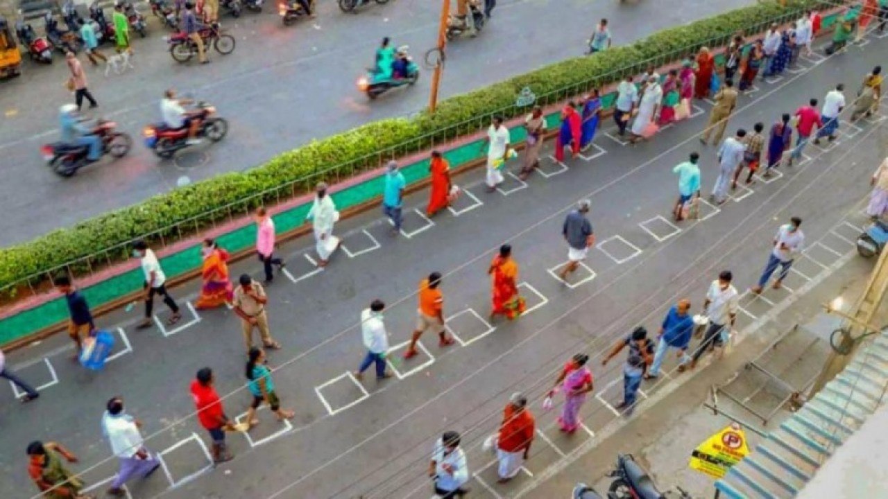 Politicians flout social distancing norms