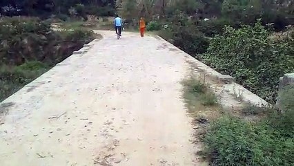 सीतापुर: पहला रैलिंग विहीन पुल राहगीरों के लिए बना मुसीबतों का कारण