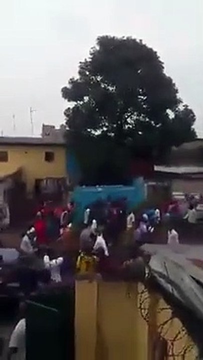 RDC : MANIFESTATIONS CONTRE KABILAPour en savoir plus : http://negronews.fr/rdc-plusieurs-morts-blesses-lors-manifestations-contre-kabila/