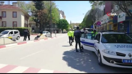 Sokağa çıkma tedbirlerine uymayan vatandaşlara ceza kesilmeye devam ediliyor