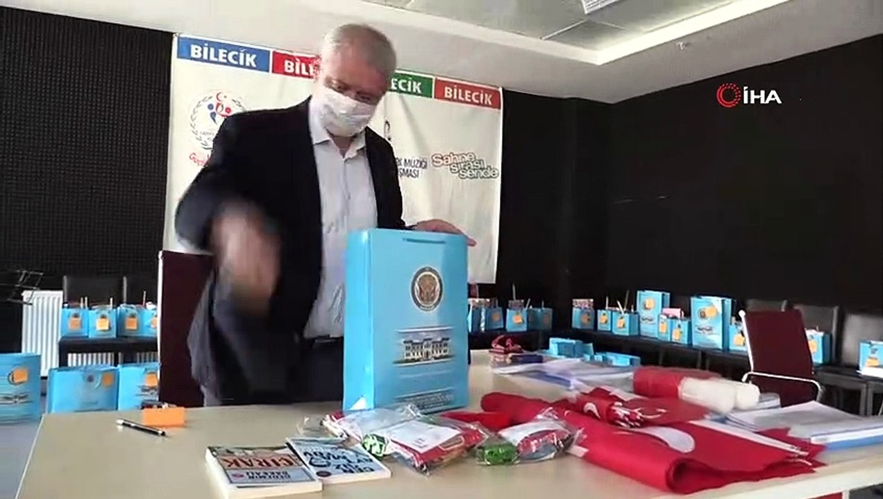 Vefa Sosyal Destek Grubu'nun çocuklarına Vali Şentürk'ten hediye