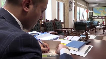 Vefa Sosyal Destek Grubu'nun çocuklarına Vali Şentürk'ten hediye