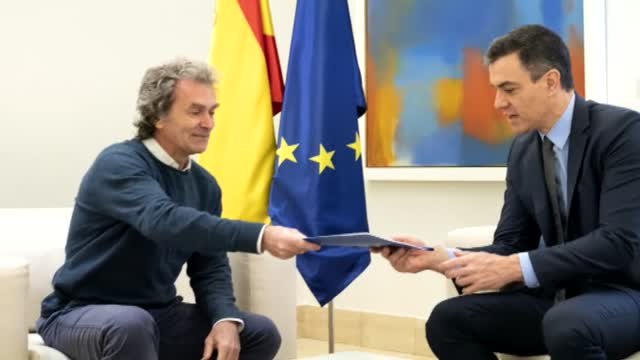 Illa y Simón entregan a Sánchez el informe de 'Recomendaciones sanitarias para la estrategia de transición'