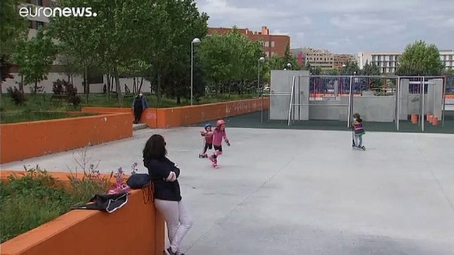 Bouffée d'oxygène pour les enfants espagnols autorisés à sortir après six semaines de confinement