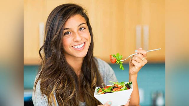 Healthy Diet लेते हुए भी लोग करते हैं ये बड़ी गलतियां | Mistakes During Diet | Boldsky