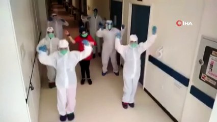 Koronayı yendi, ‘Erik dalı’ eşliğinde taburcu oldu