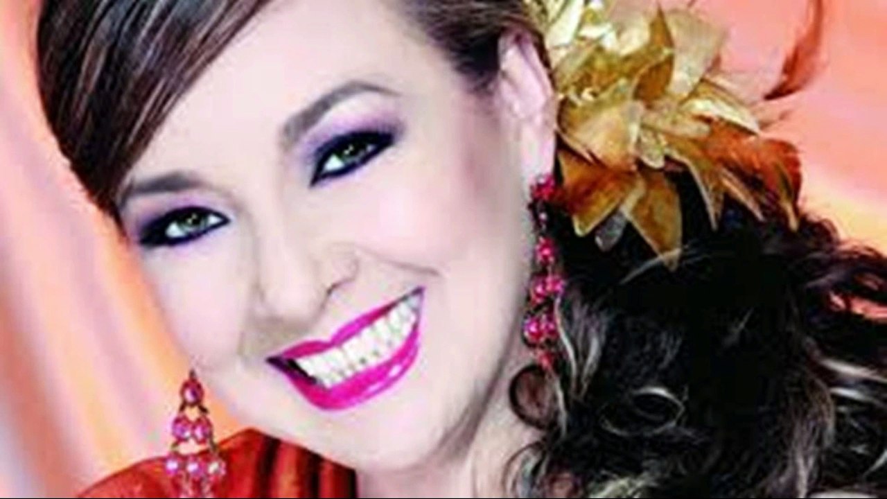 Claudia de Colombia -  cantante de música romántica