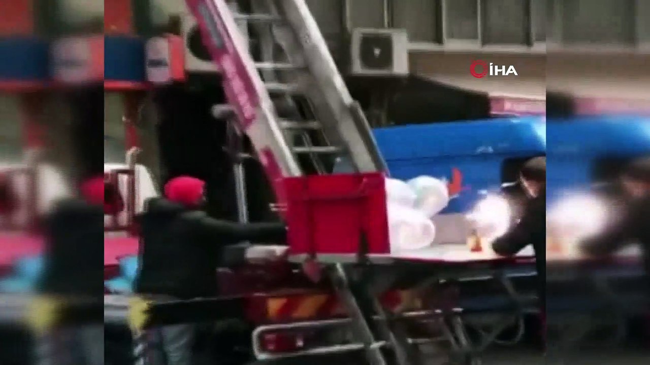 Rize’de sıra dışı doğum günü sürprizi...Yük asansörüyle evin balkonuna doğum günü pastası gönderiler