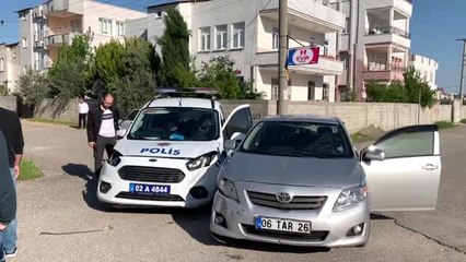 Otomobille çarpışan ekip aracındaki 2 polis yaralandı