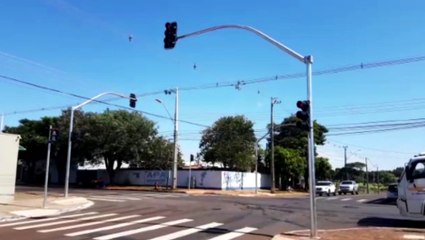 Carros colidem na Jorge Lacerda, no Bairro Claudete