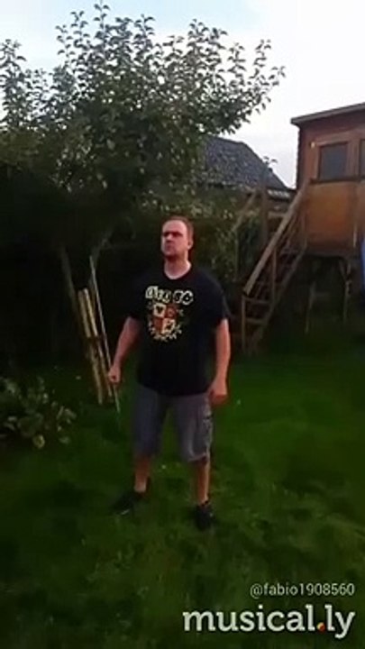 Voilà comment on boit une bière... comme un homme