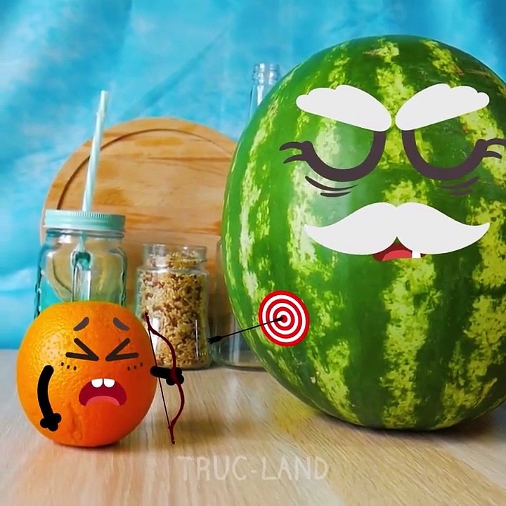 Les charmantes petites choses adorent jouer au jeu des mimes - TRUC-LAND