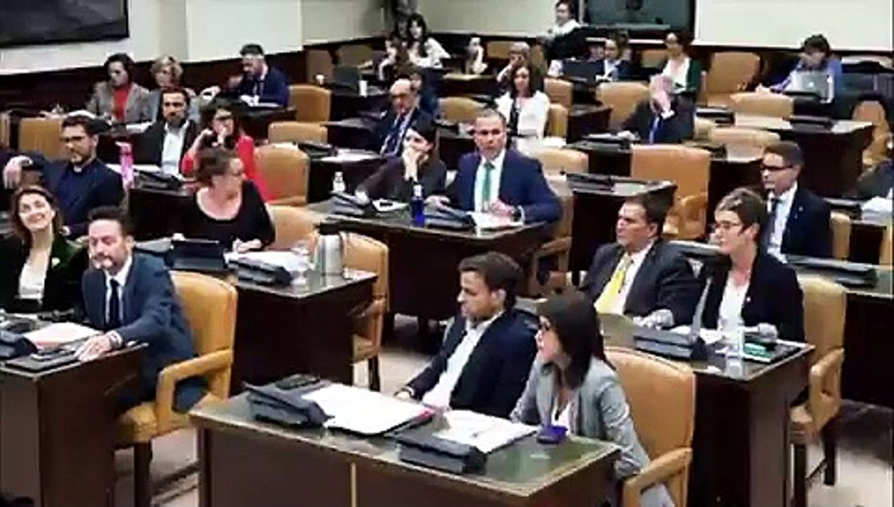 BRAVO JAVIER ORTEGA sale en defensa de la GUARDIA CIVIL frente a los batasunos
