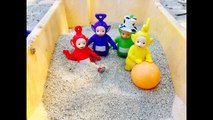 SINK or FLOAT Water Toy Test with TELETUBBIES Toys On the Beach-