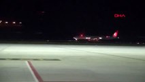 İZMİR Katar'dan yola çıkan 292 Türk vatandaşını taşıyan uçak, İzmir'e indi