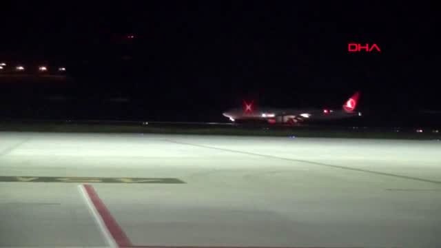 İZMİR Katar'dan yola çıkan 292 Türk vatandaşını taşıyan uçak, İzmir'e indi