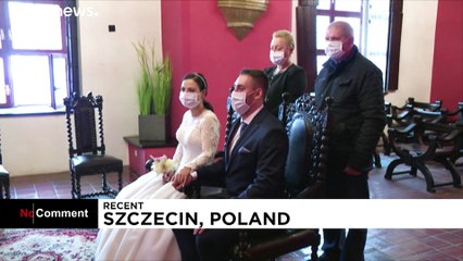 Noivos casam de máscara e criam memórias inesquecíveis