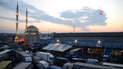 Bayrampaşa halinde gece başlayan yoğunluk sabah saatlerine kadar devam etti