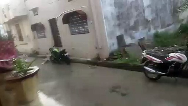 मध्य रात्रि शुरू हुई बारिश, ओले भी गिरे