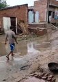 इटावा: 2 घंटे की बारिश ने खोली सड़कों की पोल, सड़कें हुई तालाब में तब्दील