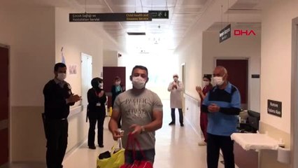 Finike'de koronavirüsü yenen hasta alkışlarla taburcu edildi