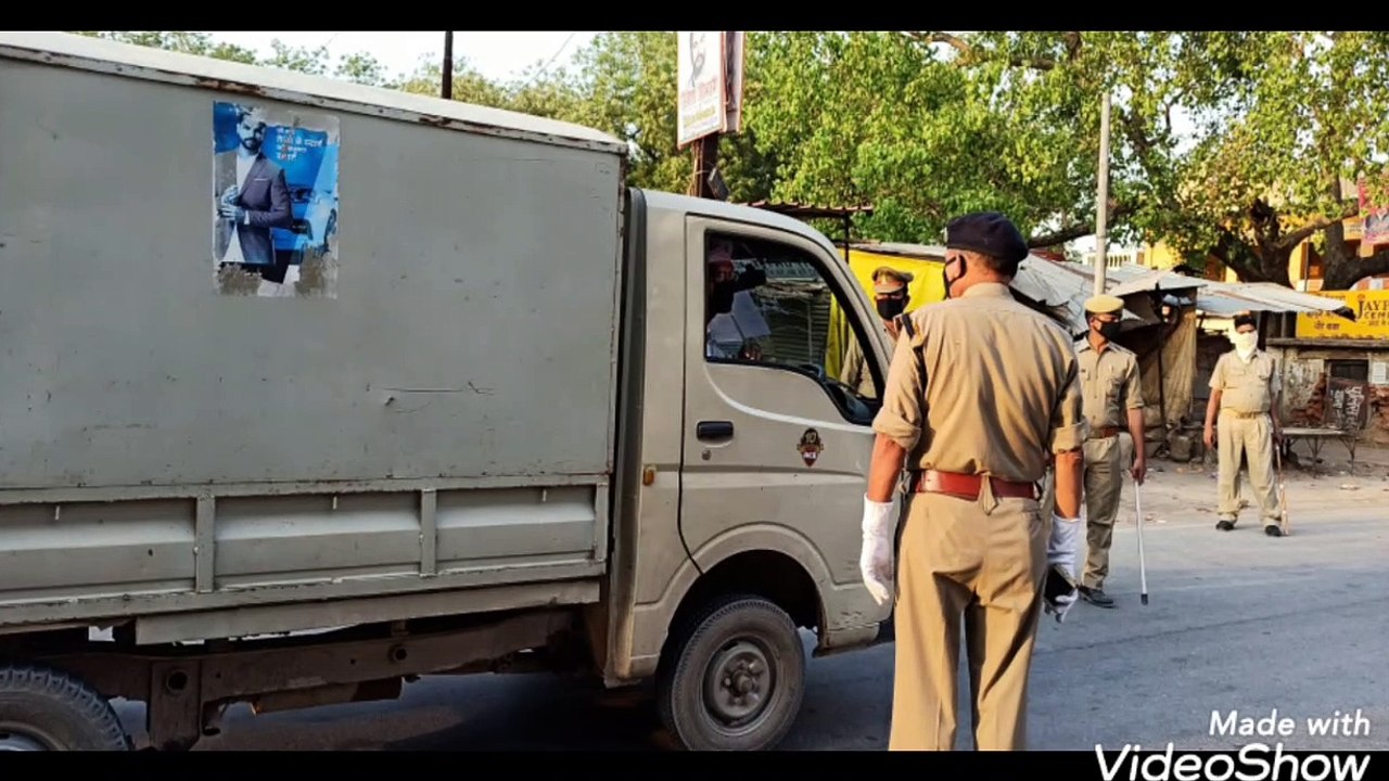 वाराणसी: ग्रीन जोन घोषित होने के बाद भी भदोही में सख्त है प्रशासन, चलाया चेकिंग अभियान