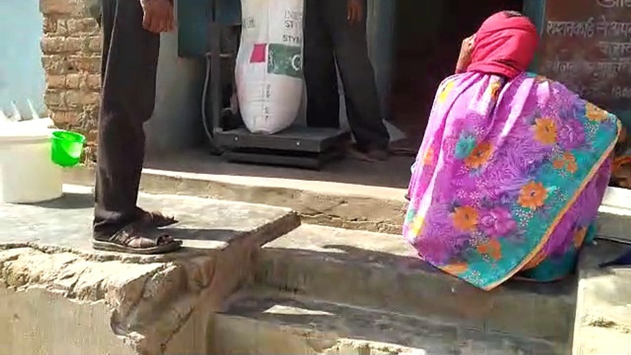 1 मई से सरकारी राशन की दुकान पर राशन वितरण किया जा रहा है
