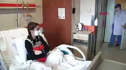 Genç hemşireye Covid-19 tanısı kondu; gerçek hastalığı tırnaklarındaki değişimden ortaya çıktı