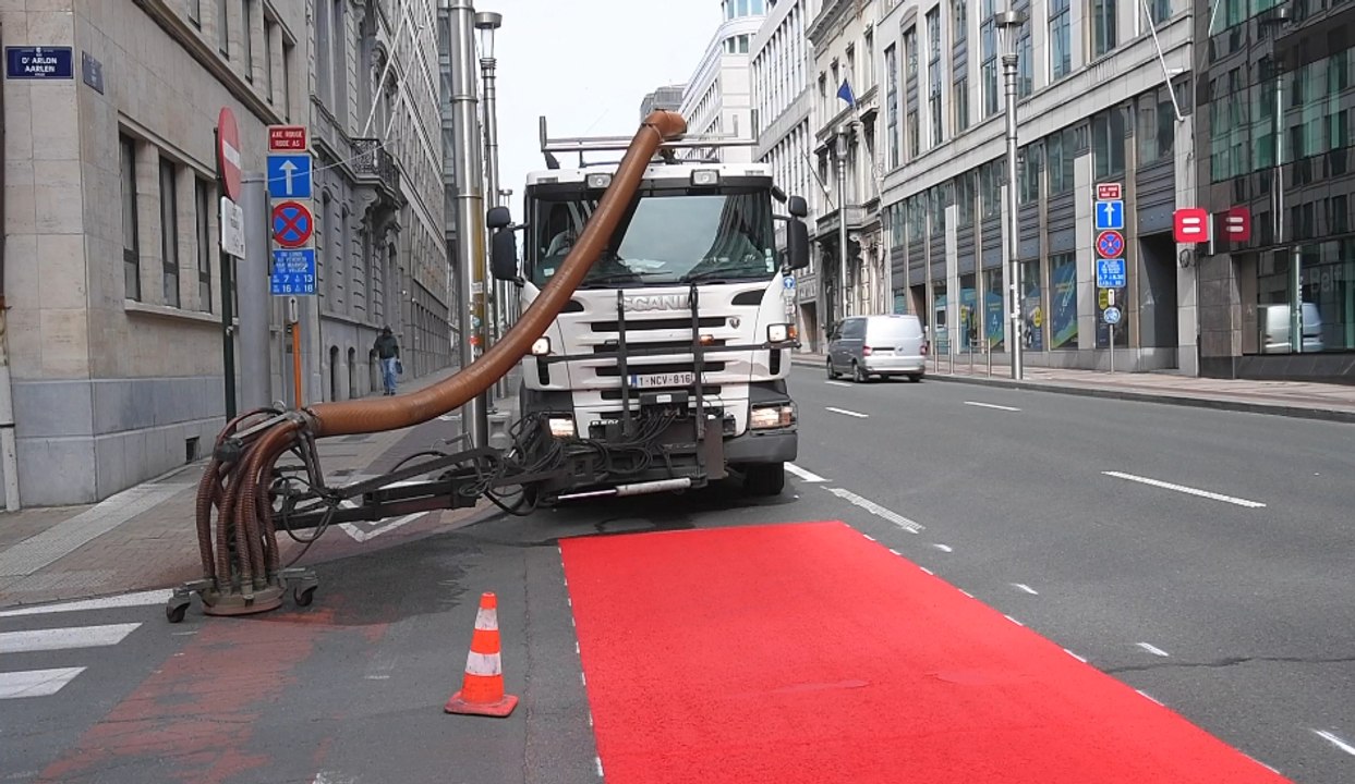 Une nouvelle bande de circulation pour les vélos rue de la loi à Bruxelles