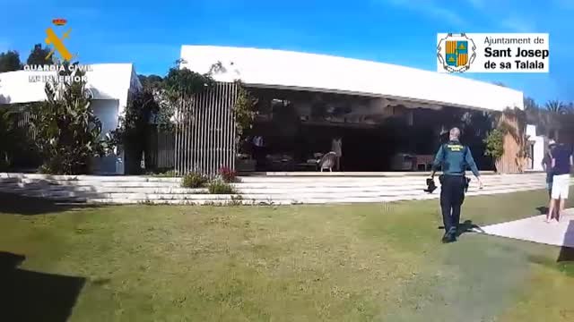 La Guardia Civil irrumpe en una fiesta ilegal en Ibiza y denuncia a 18 personas de diferentes nacionalidades