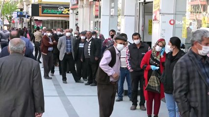 Sıra tartışması sosyal mesafeyi unutturdu