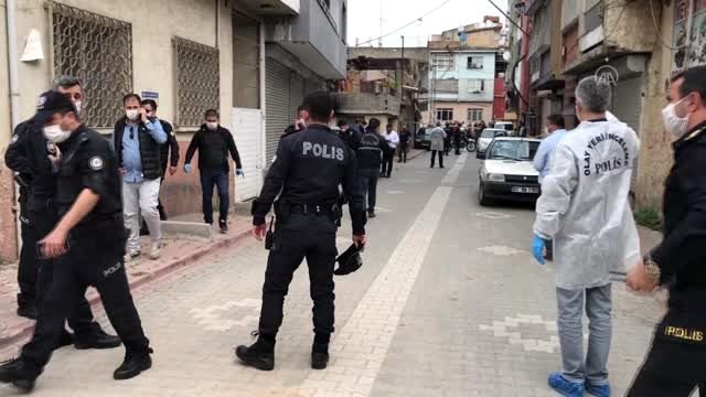 Polisin silahının kazara ateş alması sonucu şüpheli vuruldu