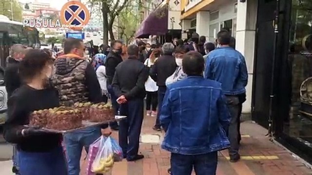 Banka önlerinde Corona Kuyruğu