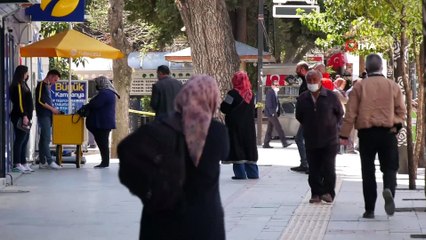 Isparta’da havaların ısınmasıyla caddelerde yoğunluk arttı