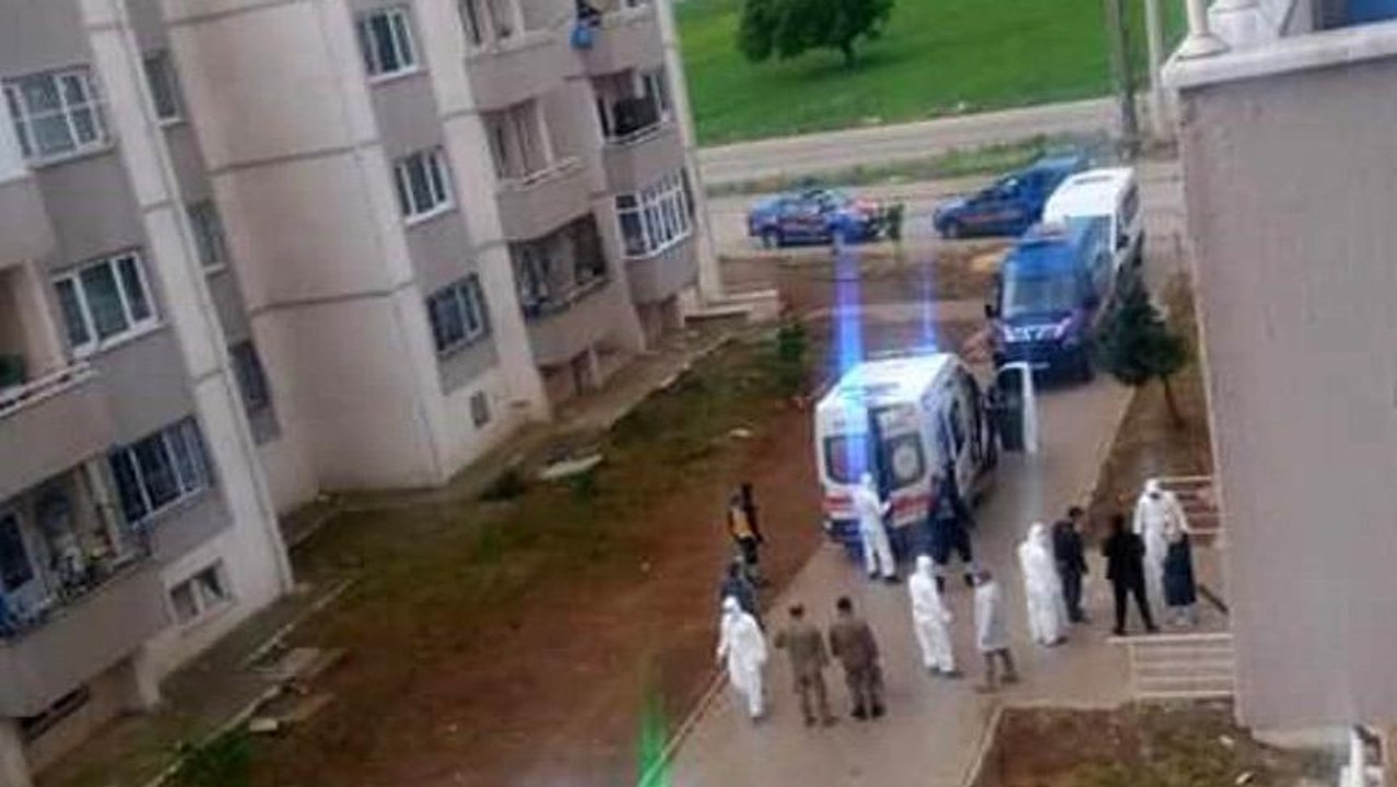 Corona virüsü testi negatif çıkan kişi evinde ölü bulundu… Bina karantinaya alındı
