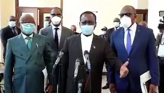 Nos recettes ont beaucoup diminué. C’est pour cela que nous sommes venus partager avec les présidents de deux chambres du parlement sur la question. C’était pour voir comment on peut avancer et tenir compte de cette situation dans nos dépenses Sylvestre