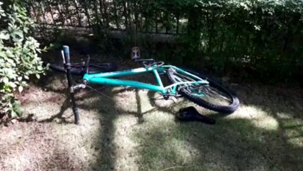 Bicicleta de ciclista gravemente ferido ainda está no local do acidente; familiares podem buscá-la